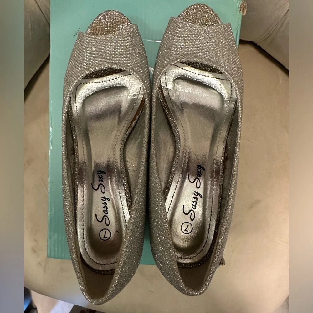 Sassy sexy silver peep
